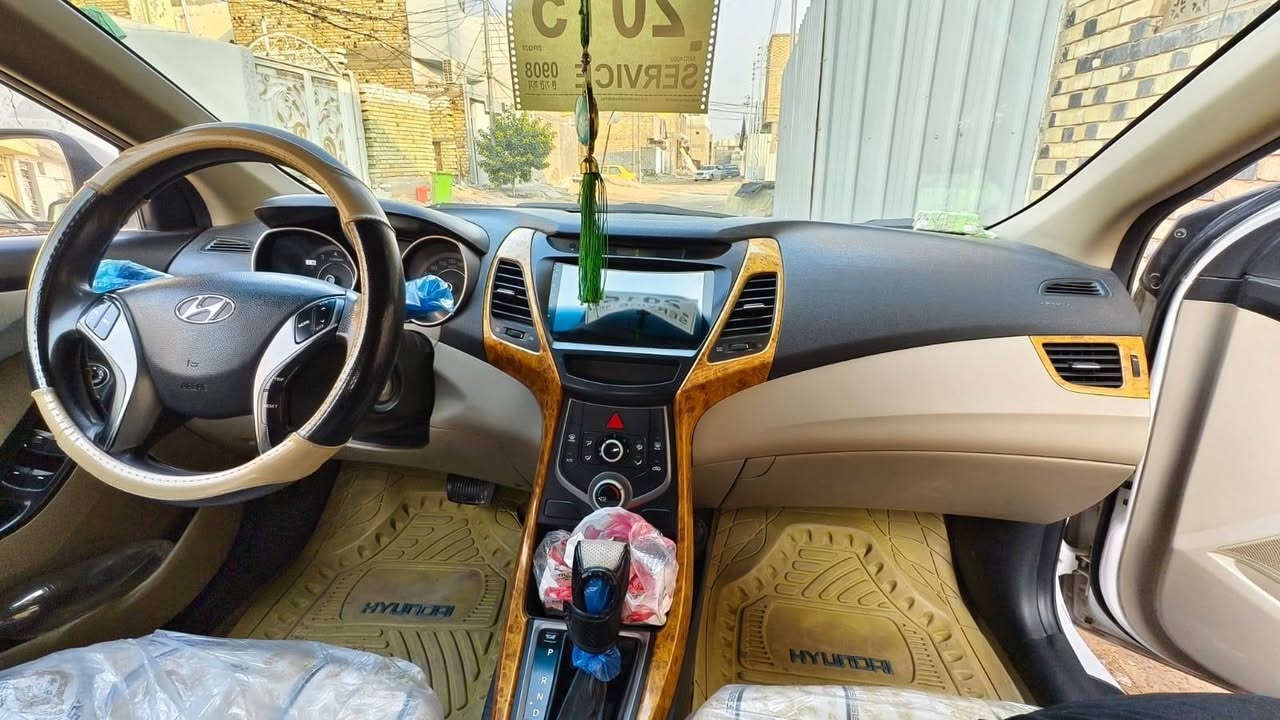 سلام عليكم .النترا 2015 ابيض مرتبة مال جناي
رقم ألماني 

السيارة جاهزة من كلشي 
مكينه 1800 
ماشية 215 
بيها باب خلفي ملعوب ببراغيها
وبيها بارد شوي بالداير الورة
فول مواصفات عدا البصمه
رقم التلفون  ***********
سعر 128 ورقة وبيها مجال قليل للطيبين
