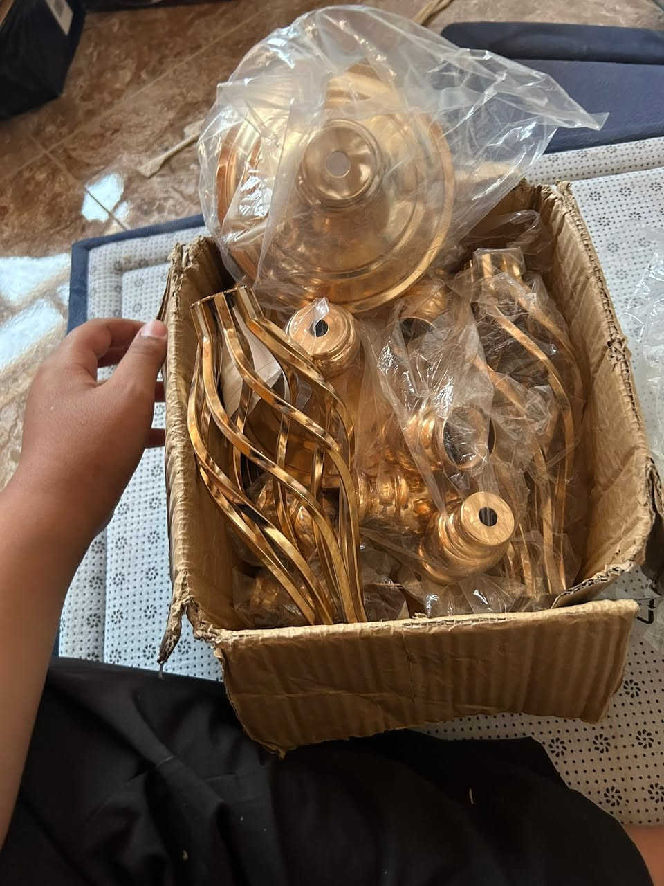 ثريات اصليات جدد مامستعمل شخط مابيهن شغالات 100/100 سعر35 بيه مجال بسيط


**إذا كنت صاحب هذا الإعلان وتريد حذفه لأي سبب، رجاءا أرسل رسالة إلى الدعم الفني**