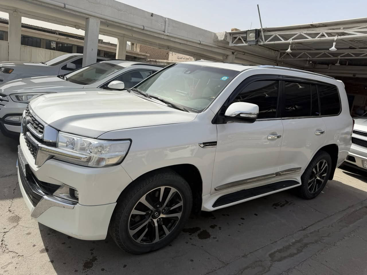 لاندكروزر 2013 محدثه مصبوغه عام  سياره جديده جدا ماشيه 150 اصل. السعر 255 باسمي رقم مميز 
للاستفسار *********** البصره
