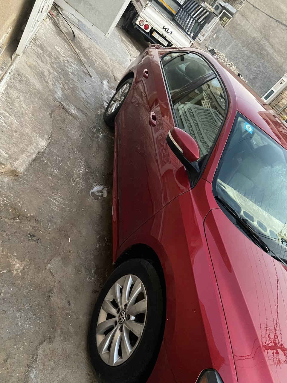 فولكس واكن باسات ٢٠١٥
محرك ١٨٠٠ توربو 
مكينه كير مكفولات 
ضربتها مثل مموضح السياره عليها ادامه كامله متصرف دينار 
البنيد بي جراد بيها طخطخات خفيفه مثل مموضح بلتصوير 
المكان بغداد الزعفرانيه 
***********
السعر: ١٢٣ ورقه
