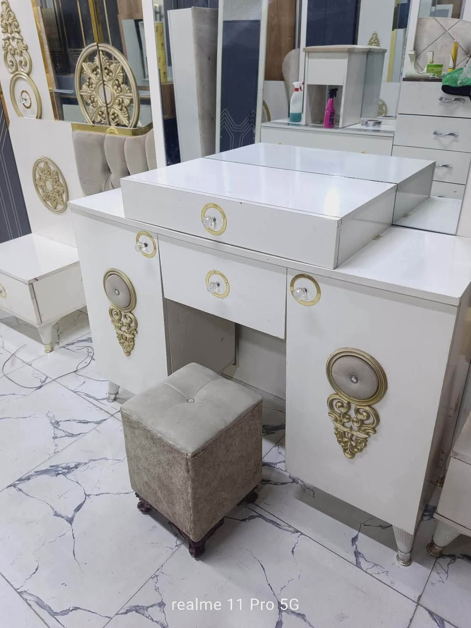 غرفة نوم تركي مستخدم😍💥 
 نضافة95💯
عدد القطع / 9 🩷💥
نضام / ابواب هايدروليك🦋✨
سعر / 750 بيها مجال🤍✨
شد ونقل داخل بغداد مجاني🛻
يوجود توصيل محافضات


**إذا كنت صاحب هذا الإعلان وتريد حذفه لأي سبب، رجاءا أرسل رسالة إلى الدعم الفني**