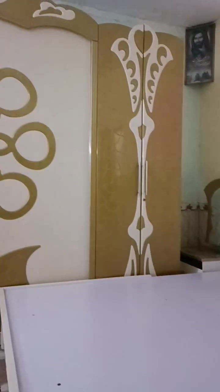 السلام عليكم غرفه اخشاب مثل ما واضحه بالصوره غرفه كلش نضيفه وحلوه اخذناهه اب مليونين ونص وينه اليريد يعرس اخذها وعرس وتوكل بالله 😊 موجوده بالشطره سبعه نيسان سعرها 750 الف هاذا رقمي اليريدها بخدمته ‏‪0786 588 4062
