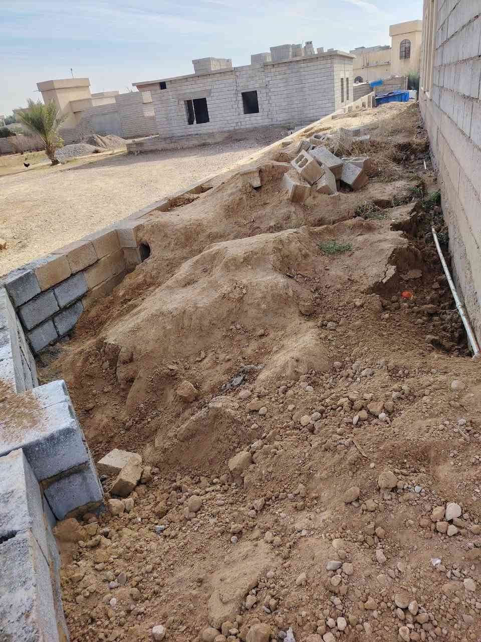 السلام عليكم..
يوجد تعديل لأرضية المنزل +فرش حجر +حدل (قبل فرش الحجر وبعد الفرش) للأستفسار على الرقم التالي 
هاتف :***********
