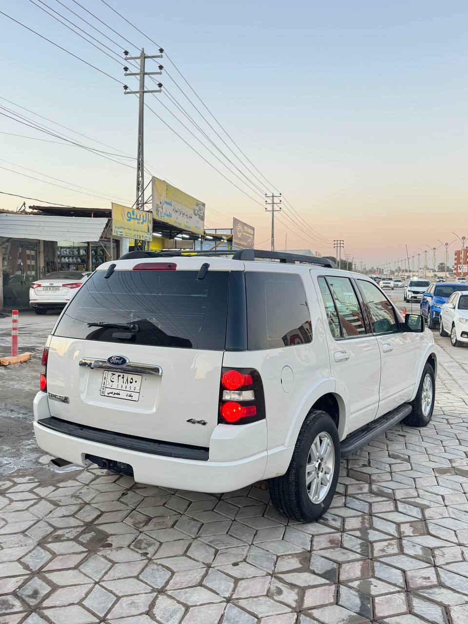 السلام عليكم للبيع فورد اكسبلور 2010خليجي شركة نيفا فتحه ماشية177الف رقم بغداد السعر 113 وبيه مجال بيه رش بابين فقط والباقي كفاله عامه مكفوله من ضربه سياره محرك مكفول من فتح ومن بخار كير خير من الله جاهزه من كلشي تريد تدفئه تبريد مركزي 4قطع 7راكب كشنات جلد كشنات كهرباء تخم تاير قبل سبوع شاده السياره جاهزه من كلشي برغي مابيه نقص
 بالعافيه علياخذه
***********
