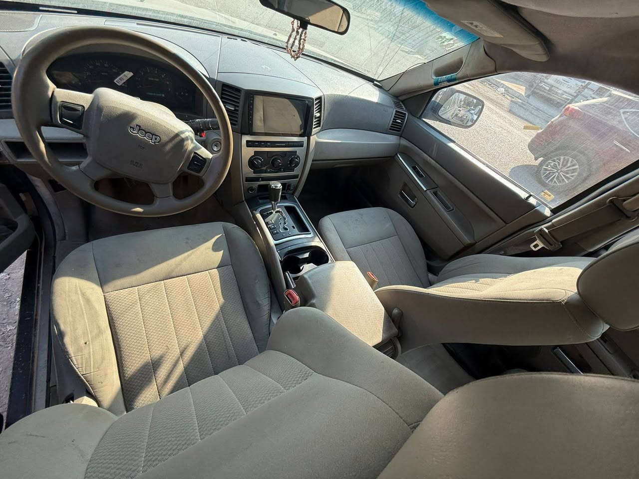 سلام عليكم
جيب لاريدو 2006 
كهربائيات جاهزه
كير جديد شاد
ضفيره مكينه جديده 
تخم تابر 
لايتات جدد
سياره جارده
السعر 70 بيه مجال 
***********
