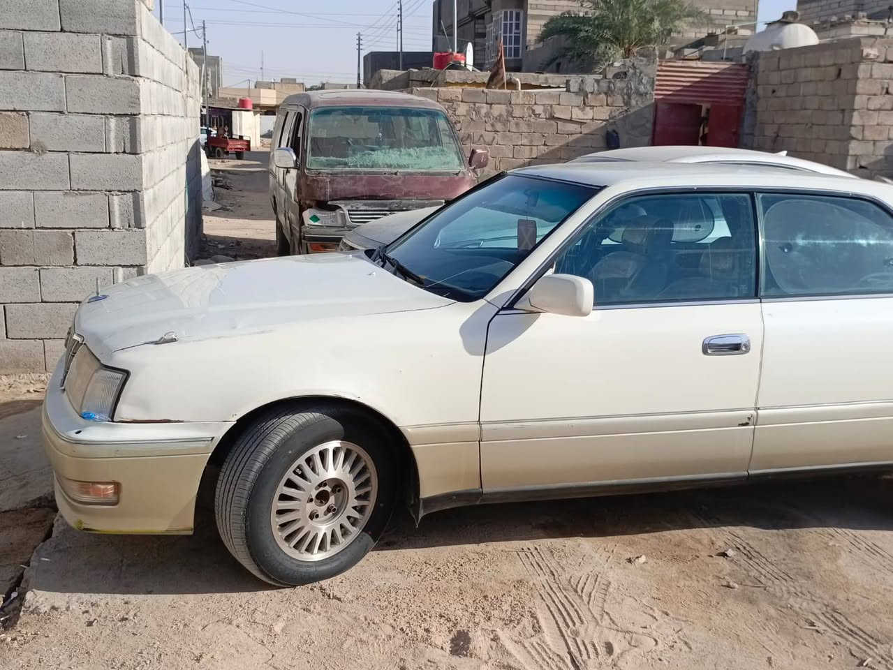 السلام عليكم
راس الثور فلات 
رقم بصره جديد 
مديل 1995
كفاله من الضربه والكصه ونقل 
موصفات 
ستيرن كهربائي 
اربع كشنات كهرباء 
سبلت دوار 
مكينه 3000 وكير 3000 شرط  لا تنقيص ولا دوانز 
حداد 75 بل ميه 
تخم تاير زيرو 
فانات شاهينه 
كهربائيات كلها شغاله 
حته سايد بريك شغال 
شرط تحويل ثاني يوم وراعيها جاري يريد تحويل 
سياره حلوه 
المكان البصره خور الزبير قرب البريد 
السعر 107 وبيها مجال كلش بصيط جماعت جوه 100 لحد يتصل 
رقم الهاتف ***********
اتصل وعيوني كدامك
