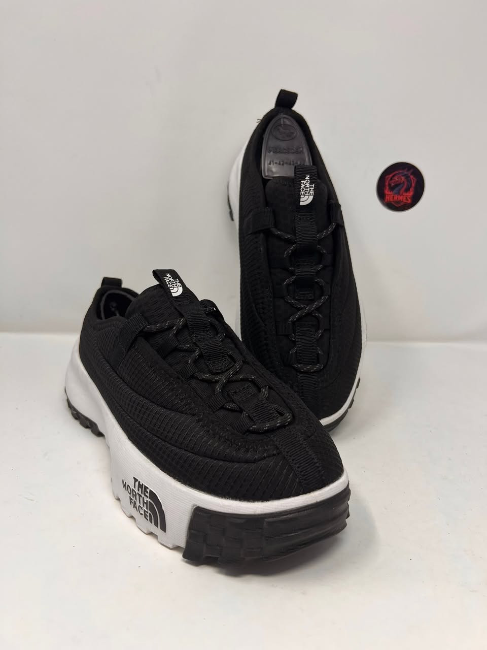 متوفر ✅
The north face 
الحجم:41(26سم)
الوصف: باله فيتنامي نظافة 💯، قطعه اصليه فوم مريح جدا للبس ساعات مطوله تصميم الحذاء سهل بلبس  لكبار السن 

السعر:  40  الف دينار عراقي.

🚚 يوجد توصيل لجميع المحافظات وجميع المناطق في العراق

ادخل انستا شوف القطع القويه المتوفره 
https://www.instagram.com/hermes.storex?igsh=MTQwdWQ4OTZ1YmxoMg%3D%3D&utm_source=qr


**إذا كنت صاحب هذا الإعلان وتريد حذفه لأي سبب، رجاءا أرسل رسالة إلى الدعم الفني**
