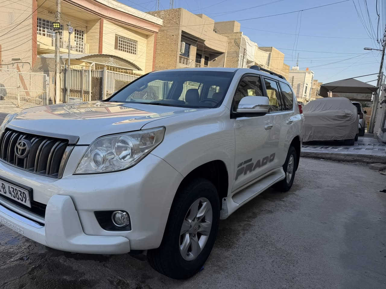 السلام عليكم 
برادو 2013 خليجي 6 سلندر TXL دبل تانكي رقم بغداد ب اسمي تحويل مباشر ماشية 149 الف فول مواصفات جلد 7 راكب 3 قطع تبريد شاشة كامرة بصمه سلايد ثلاجة كير مكينه صدر خلفي امامي تخم تاير كله مكفول منضومه احتراق كامله جديدة مكفوله من الصبغ والتبديل فقط بارد قليل باب سايق 
مكان السيارة بغداد - البلديات 
السعر 295$ وبيهة مجال 
للاستفسار ***********
.
.
غير متواجد على الفيس
