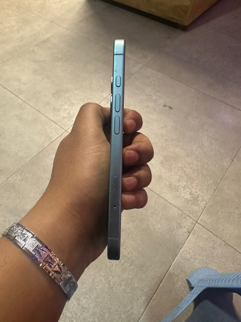 ايفون 16عادي بطاريه96مكفول من كلشي بعده داخل الضمان ينتهي بشهر السادس النضافه99%الذاكره 128مكاني بغداد الامين 
***********
بيع او مراوس
