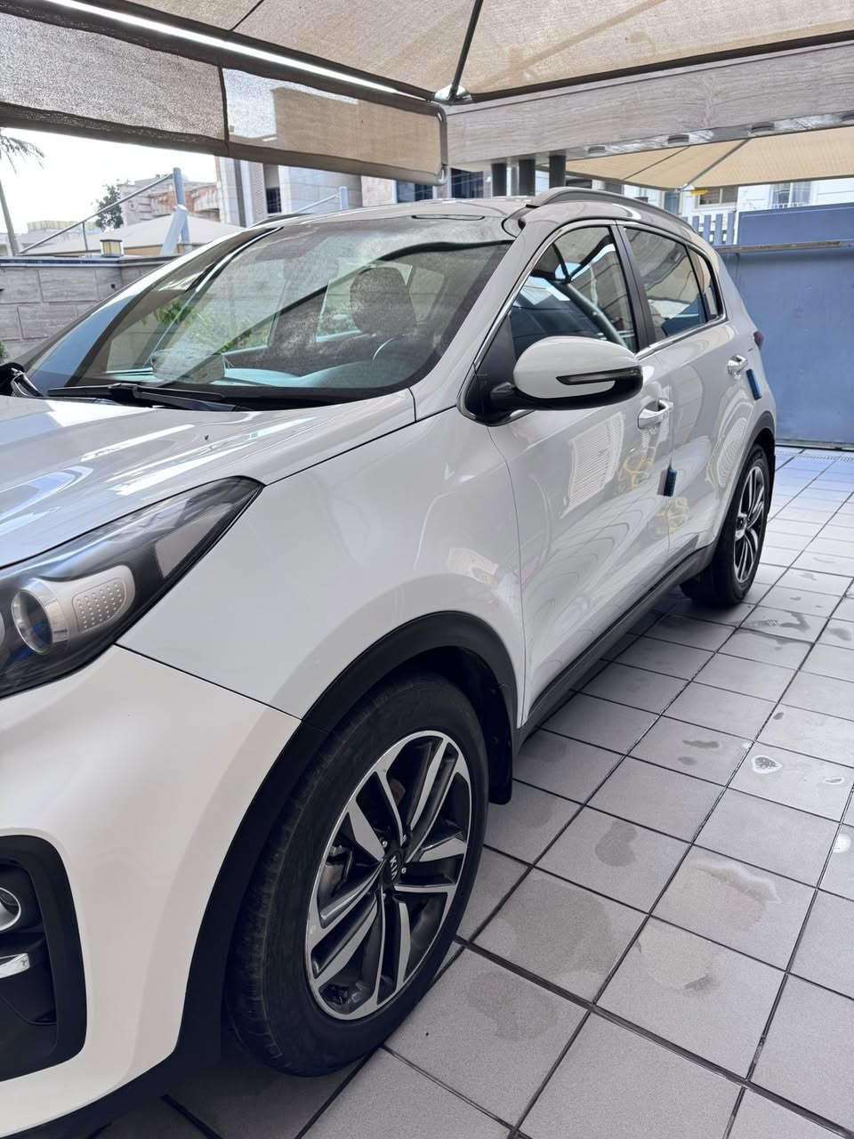 السلام عليكم سبورتج خليجي مديل 2021
رقم بغداد تحويل ثاني يوم محرك  2000 ممشه السياره 146الف كيلو 

مواصفات السيارة نص فول تجي مري شفط

حساسات خلفية كامره دوار السياره مكفوله من الصبغ بيها ملاحظات تكحيل بسيطة سعر 190 وقابل للتفاوض 

التواصل على الرقم مكان السياره بغداد

***********
