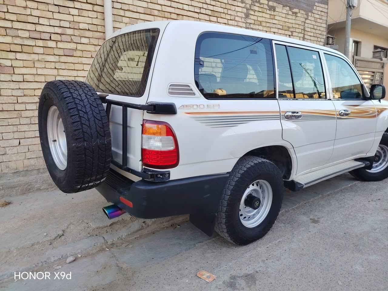 يالله السلام عليكم اخوان لاندكروز مونيكا موديل 2000 محرك وكير عادي سياره جديده وأي نقص مابيه فور ويل شغال تخم تاير تبريد ثلج منضومه جديده السيار كفاله عامه فقط نصف جاملغ امامي صبغ فقط سعر 125 وبيها مجال للشراء مكاني بغداد الرصافة رئاسة العبيدي ترهم مراوس حسب القناعه وتحياتي للجميع  رقم الهاتف *********** ابو جعفر
