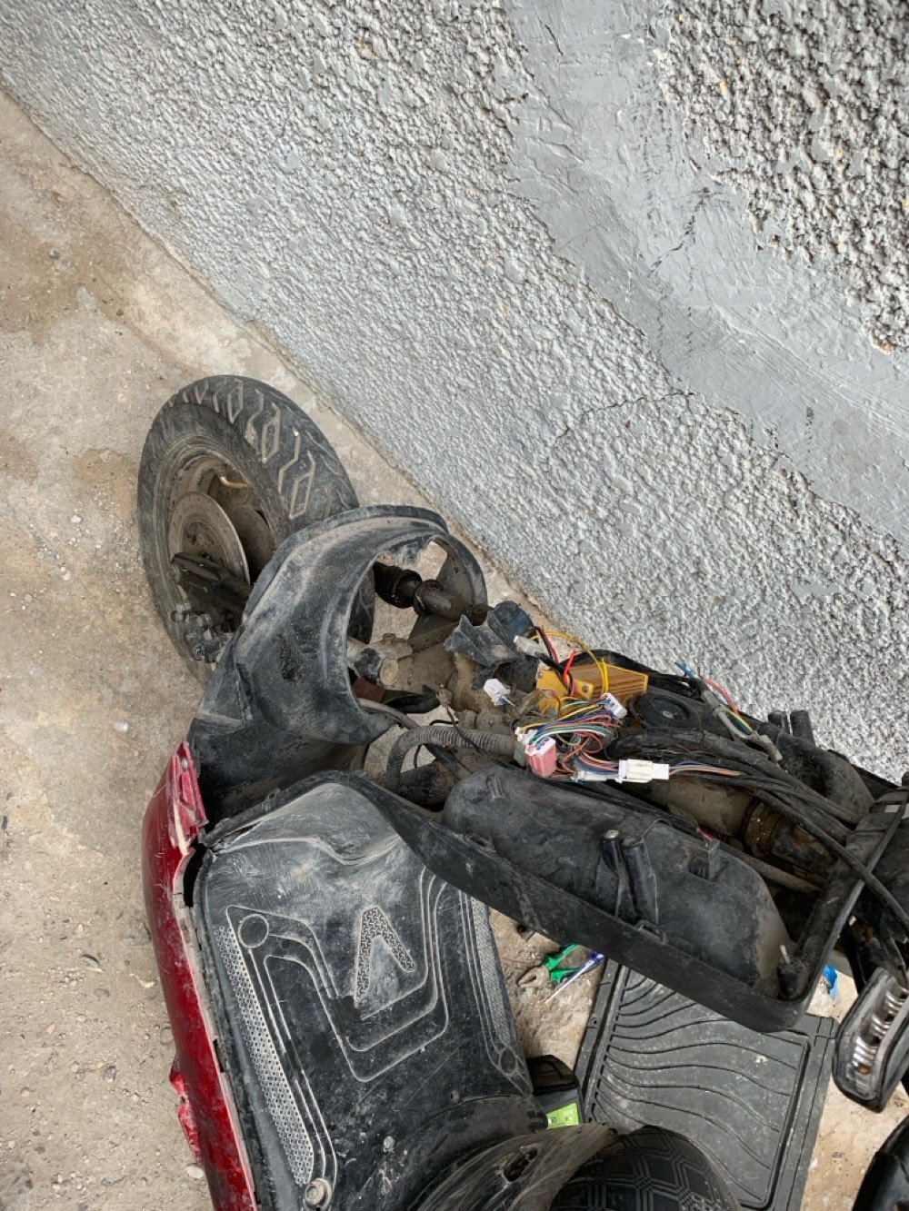 دراجه شحن كوم حديد دراجه كلشي ما بيه بس بطاريه تعبان كلش مكان بغداد شارع الكفاح 