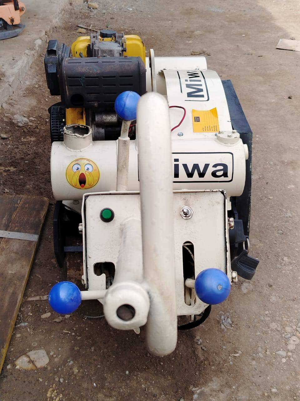 حادله ياباني نوع ميوا
وزن ثلاث ارباع الطن 
محرك كامه دزيل 
لايت هورن 
هزاز شغال 
زنجيل جديد قماجي جدد 
عرض 75سنتيمتر 
مكاني واسط الكوت مركز المدينه اي استفسار اتصل بلرقام اثير ***********اسيا ***********
