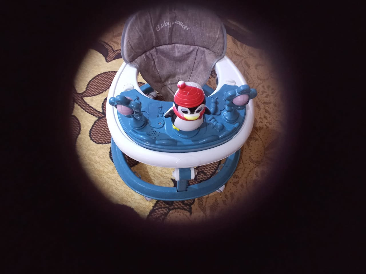 السلام عليكم ورحمة الله وبركاتة
عندي حجله ودب كبير وبي مقعد للطفل ولعبة الموسيقى 
الحجله ب15 الف
والدب ولعبة الموسيقى ب15
مكاني حله حي المهندسين 
رقمي *********** متواجد واتساب
