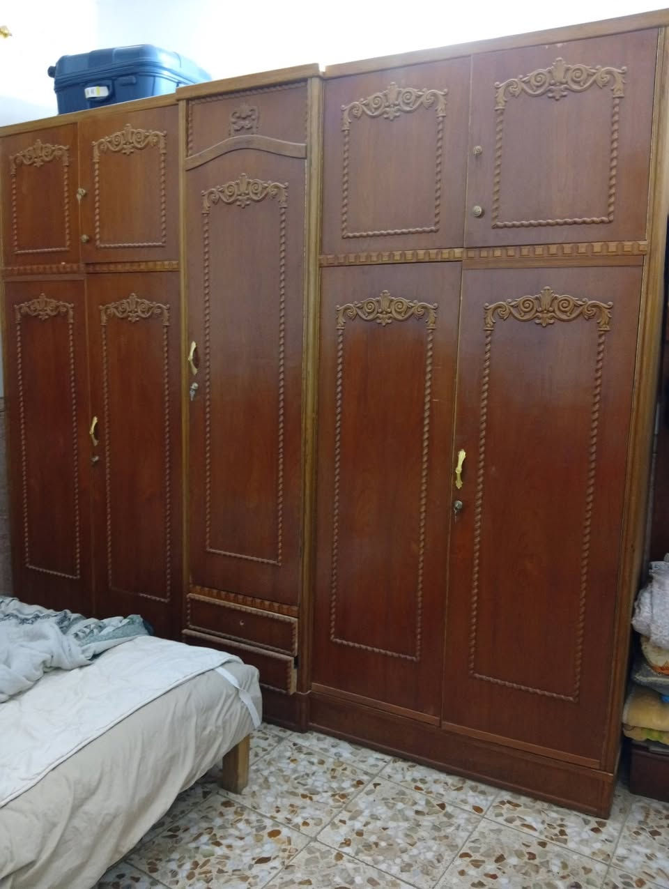 سلام عليكم غرفة اخشاب للبيع سعرهة 300 مكاني كربلاء ***********
