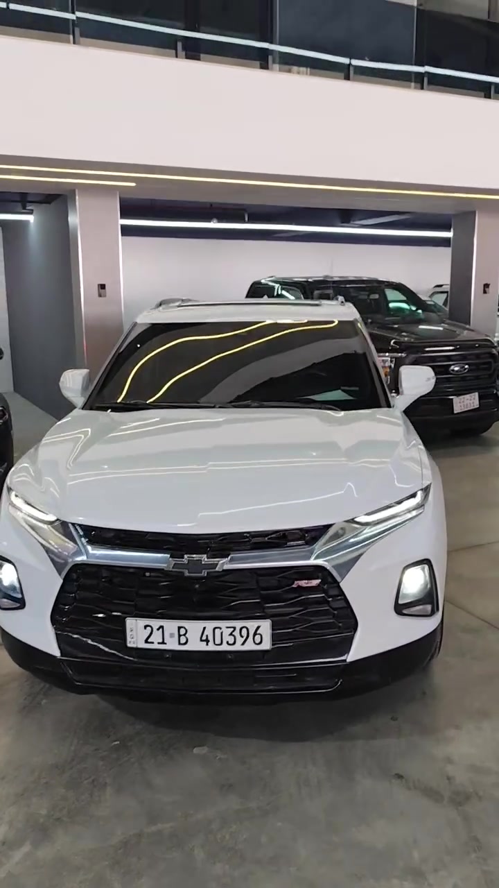 CHEVROLET BLAZER RS 2021 4x4 panorama 
شوفرليت بلايزر RS
حجم المحرك V6 سلندر (3.6L)
عداد المسافة 52 الف كيلو فقط   
المواصفات: RS فول فول مواصفات
 بانوراما و فورويل  4x4
بصمة تشغيل
بصمة 4 ابواب
(Remote Start) تشغيل عن بعد
صندوق شفط كهربائي
كشنات جلد
كشنات امامي تدفئة + تبريد
كشنات خلفي تدفئة
استيرن تدفئة
دشبول ديجيتال
Wireless شاحن موبايل
رادار امامي (تحديد مسار)
رادار جانبي (نقاط عمياء)
رادار خلفي (تحذير من الاصطدام)
شاشة كبيرة لمس
كاميرا
رادار 360
حساسات خلفية + كاميرا 4k + المرايه الوسط تصير كامره
Android Auto
Apple Car Play
مانع انزلاق+ABS
AUX+USB منافذ
Auto Start
Auto Stop
مثبت سرعة
تحكمات استيرن
هاند بريك بصمة
وبقية المواصفات المعروفة
المكان سليمانيه 
صور السونار موجود بالصور
سيارة نضيفه جدا
سيارة بدون شاصي أربع قطع صبغ مع القمارة
السعر 💰: 160 جو البلاش  
مكان السيارة سليماني
☎️***********📞☎️
