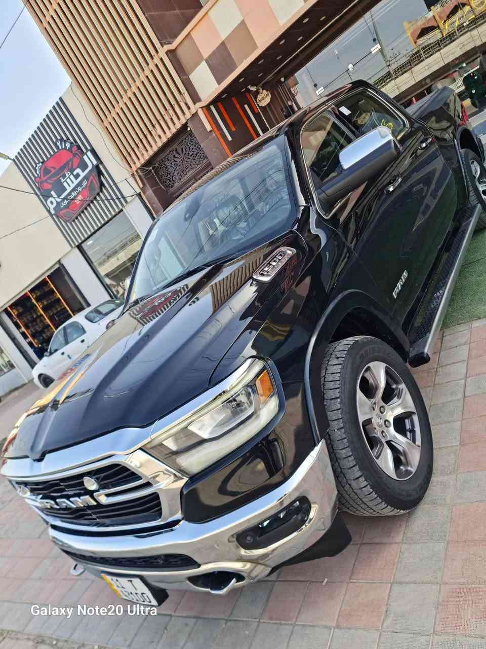دودج رام سبورت DODGE السعر 25000$
RAM SPORT 

الموديل : 2019

اللون : اسود 

المحرك : V8. 5.7L هيمي

 ماشية 127  

 حادث طارف الجاملغ والبنيد صور الحادث داخل المنشور*
  
المواصفات :

⭐️ دفع رباعي 4×4 .

⭐️ شاشة كبيرة .

⭐️ زنون الايت مع الكشاف .

⭐️  لايت LED .

⭐️  نظام التوقف الذاتي الخلفي

⭐️ بصمة تشغيل بصمات على الابواب 

⭐️ تشغيل عن بعد .

⭐️ مقاعد جلد رياضية اسود 

⭐️ المقاعد الاماميه تدفئة وتبريد . كهرباء

⭐️ تدفئة ستيرن . 

⭐️ المقاعد الخلفيه تدفئه 

⭐️ نظام خرائط  GPS . 

⭐️ حساسات امامية وخلفية .

⭐️ كاميرا خلفية دواره 

⭐️ دواسات جانبية . 

⭐️ تبريد خلفي.

⭐️ ⁠ويل حجم 20

⭐️ المرايا الجانبية قابلة للطي كهربائيا 

⭐️ الشباك الخلفي كهربائي .

⭐️ غطاء جلد للبودي الخلفي .

⭐️ دواسات البنزين والبريك قابلة 
       للتعديل كهربائياً. 

⭐️ هاند بريك كهربائي . 
 
⭐️ مرايا بخاصية التعتيم الذاتي 

السيارة جاهزه ومناقصها اي شي فضل من الله 

السعر 25000 $ الف دولار

 ⭐️- مكان السيارة فلوجة 
🌸***********./***********
