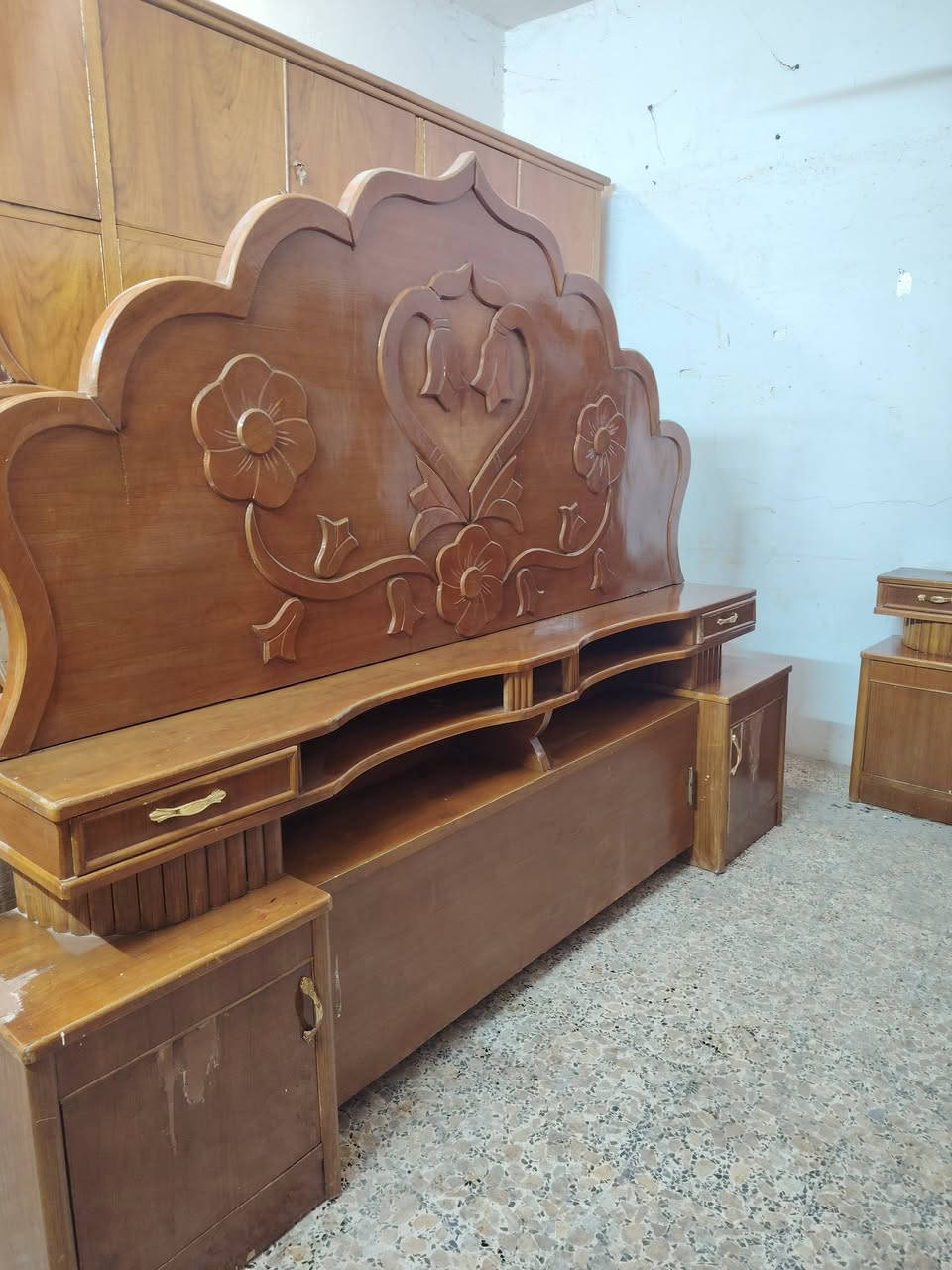 غرفه مستخدمه 5باب سعر 550معرض ابو عقيل ميسان حي رساله شارع ماطور قرب صيدليه حازم ***********((نشتري جميع الغرف))
