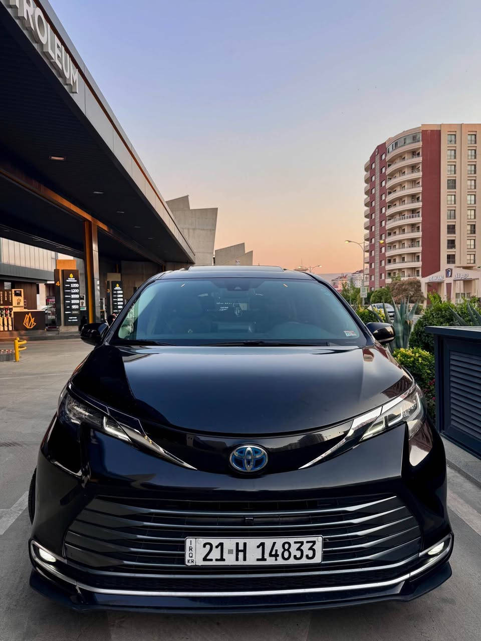 TOYOTA SIENNA XLE HYBRID ٢٠٢٢
-المحرك : 2500 cc هايبرد
-عداد المسافة ١٠١ الف ميل
-االون اسود
-تحديد مسار
-رادارات 360 درجة
-صقف ديفيدي
-كامرة خلفية
-تبريد 3 قطع مع تحكم خلفي مناخين
-3 انظمة قيادة
-سايد بريك بصمة
-حساسات خلفية
-فتحة سقف
-تشغيل بصمة
- 5 بصمات
-حساسات امامية
-كشنات جلد
-كشنات كهربائية
-حساس امطار
-حساس لايت (عالي ناصي)
-شاشة لمس كبيرة
-تدفئة كشنات
-انارة LED خلفي وامامي
-لايت عالي ناصي زينون
-خاصية طي المقاعد الخلفية لزيادة مساحة التحميل
-مقعد اضافي متحرك (يعني تصير 8 راكب)
-ابواب كهربائية شفط
-جنطة شفط كهربائية
-فتح وغلق الابواب بخاصية (الركلة)
-فتح وغلق الصندوف بخاصية (الركلة)
-نظام صوتي مميز مزود ب دمامات في الصندوق
-نظام التوقف الذاتي او مايعرف(مانع تصادم)
-وبقية مواصفات XLE المعروفة
-مكان السيارة سلیمانی  
السعر  295 $ بي مجال جدا قليل
للاستفسار الاتصال
رقم سلیمانی وبأسمي تحويل مباشر
بس بيها واحد قدعه مصبوغ بدون دواخل ارباك
☎️(*********** السليمانية, العراق
