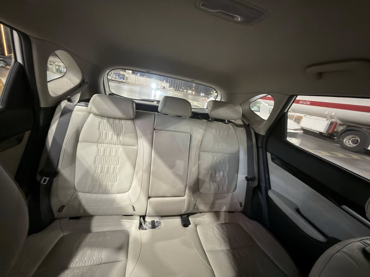 سلام عليكم كيا سيلتوس 2024 للبيع 
. وارد خليجي 
. محرك 1.5 دبل نوزل 
. كير اوتوماتيك 
. عداد المسافة : 24000 كم 
مواصفات السياره: 
حساس امامي 2 
حساس خلفي 3 
مود درايف 4
تراكشنات 3 
اوتو هولد 
عرض الكامره 
هاند بريك دكمه 
شاشة تدعم ابل كار بلاي او اندرويد اوتو (بالكيبل او بدون ) 
مثبت سرعة 
اوامر صوتية 
كامره خلفية دواره 
المرايات الجانبية شفط 
رقم بغداد بأسمي 
السعر (170 ورقة) 
مكفولة من الصبغ 
مكفولة كير ومكينة 
مامبدل دهن او فلاتر بس يم شركة كيا الدولية 
اي استفسار تواصل واتساب (***********)
