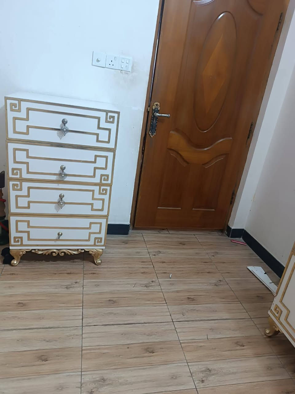 السلام عليكم ورحمة الله وبركاته
غرفه نوم  للبيع السعر 850الف وبيه مجال العنوان كربلاء طريق الحر غير متواجد على إلفيس اتصال على الرقم ***********
