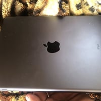 آيباد ٩ • ٦٤ • شاحن وكرتون