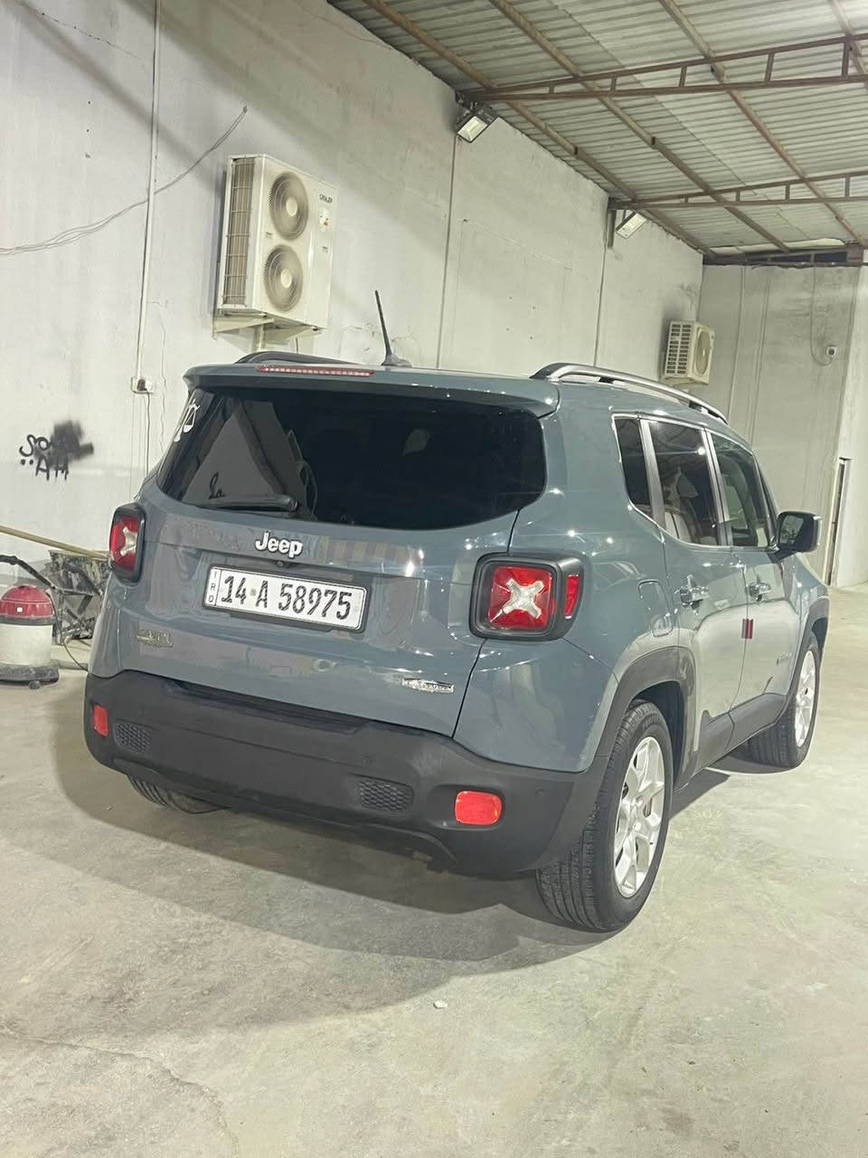 السلام عليكم 
للبيع جيب رنكيد 2017
وارد كندي 
حادثها دون ايرباك
جاملغ وشويه طكه بلبنيد 
بصمه 
كامله سياره من كل نواحي 
حدايده جديده 
رقم ***********
سعرها 125 وبيها مجال شي قليل الزبير, البصرة
