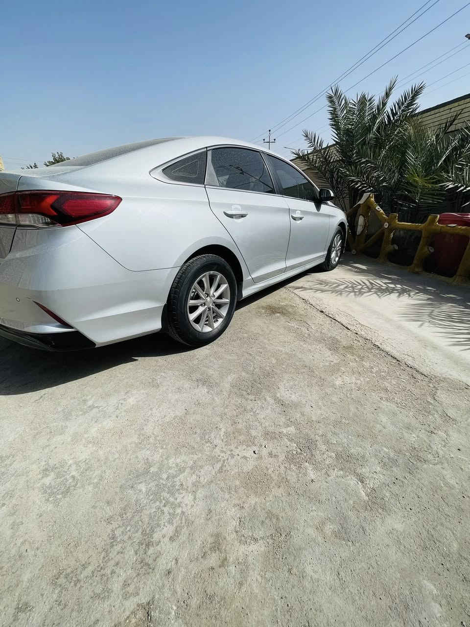 سلام عليكم سوناتا موديل ٢٠رقم ربيل سنويه مجدده مكفوله سياره من لكص ولضربه ما عوزه اي شي تايرات حداديه تخم تاير مكينه كير خير من الله سياره مكينه٢٠٠٠دوش مكان سيارة البصرة سعر١٦٠رقم ***********
