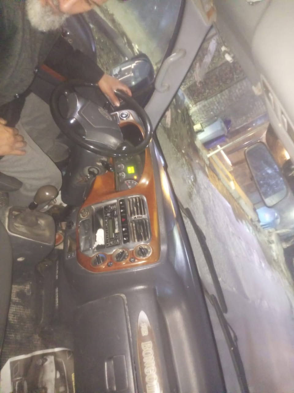 السلام عليكم
كي بنگو 3 مكينة مسكر محور بم ونوزل 
موديل 2005 الياخذ صافي تحويل رقم جديد الشراي يتصل ويدلل مستعجل على البيع 
الرقم ***********
