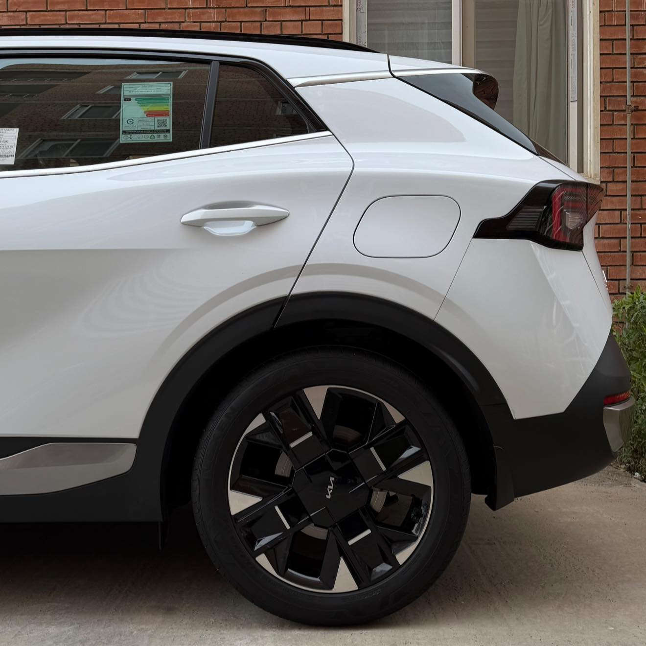 سبورتاج 2026 مرقم اربيل فول مواصفات
ضمان 5سنوات شركة اكدال 6000Km
محرك 2.0L Doch 
گير AT
هاند بريك كهرباء
LED كامل
فتحة سقف بانوراما
ويل 19
مقاعد مخمل بيج مع تدفئة 
وتحكم كهرباء كامل
صندوق كهرباء 
4 منافذ type-c
قطعتين تبريد
شاشه وسطية كبيره
مع اندرويد اوتو وابل كار بلاي
عداد ديجيتال
كامرة خلفية+حساسات خلفية+امامية

تواصل ***********
