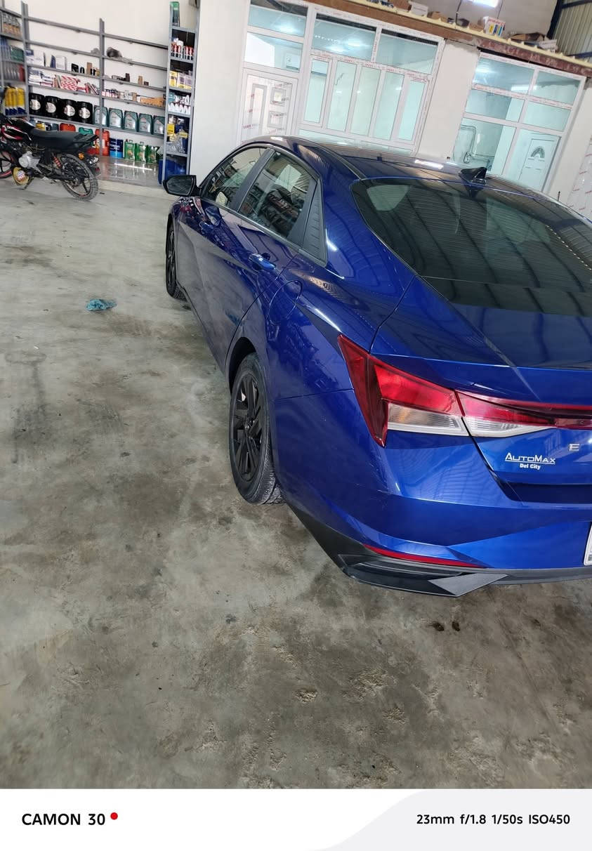 النترا موديل ٢٢فقط بارد الجاملغ الخلفي بدون صبغ رقم بغداد رقم الشاصي بالمنشور اذا اتحب اتشوف الضرر 
السعر ١٥٥ وبيها مجال 
للاتصال *********** مكان السياره ديالى بعقوبه
