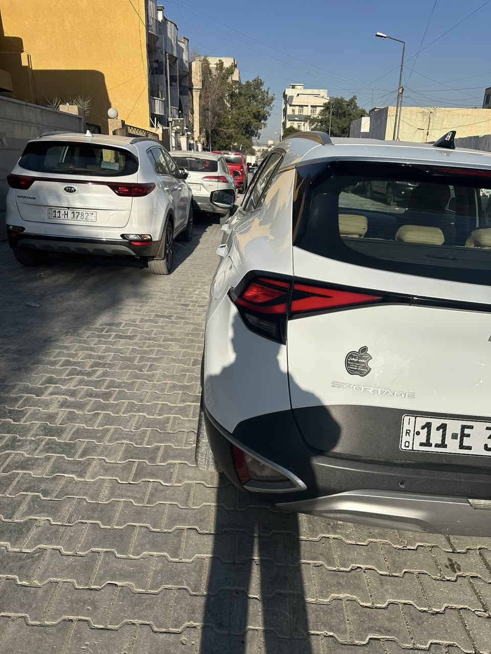 السلام عليكم سبورتج 2023 سياره جديده بيه هاي رصعات وبارد بل جاملغ ماشيه 50 ألف سياره فول بصمه كراسي كهرباء ترحيب بل مري مكان السياره بغداد  زيونه السعر 221 رقمي ***********
