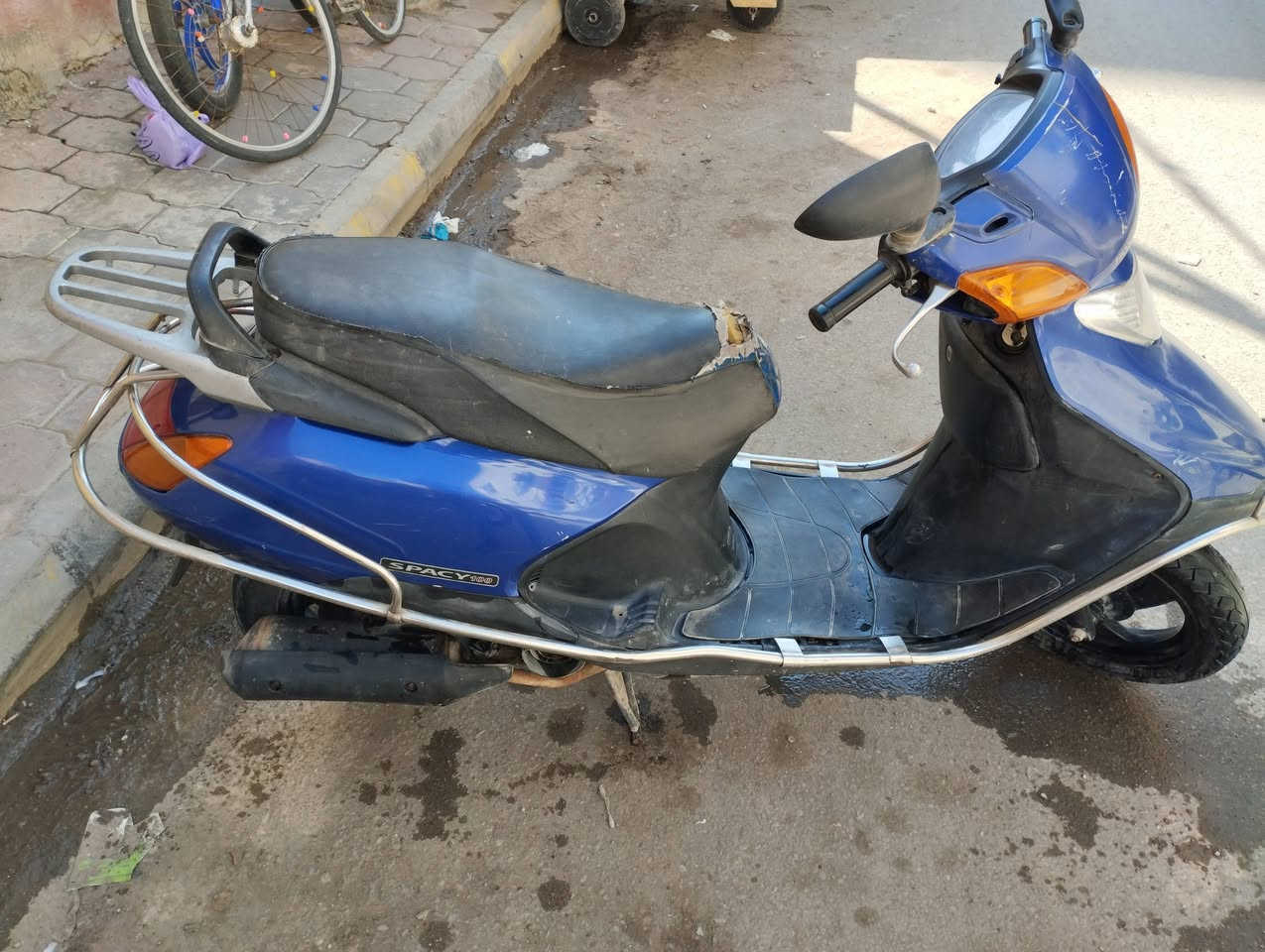 سبيسي ياباني مفتوحه مره وحده رايمر وكابريتر تجاري وكلشي بيه شغال وشلعته قويه السعر 600 وبيه مجال للشراي للأستفسار الاتصال على *********** او على الخاص
