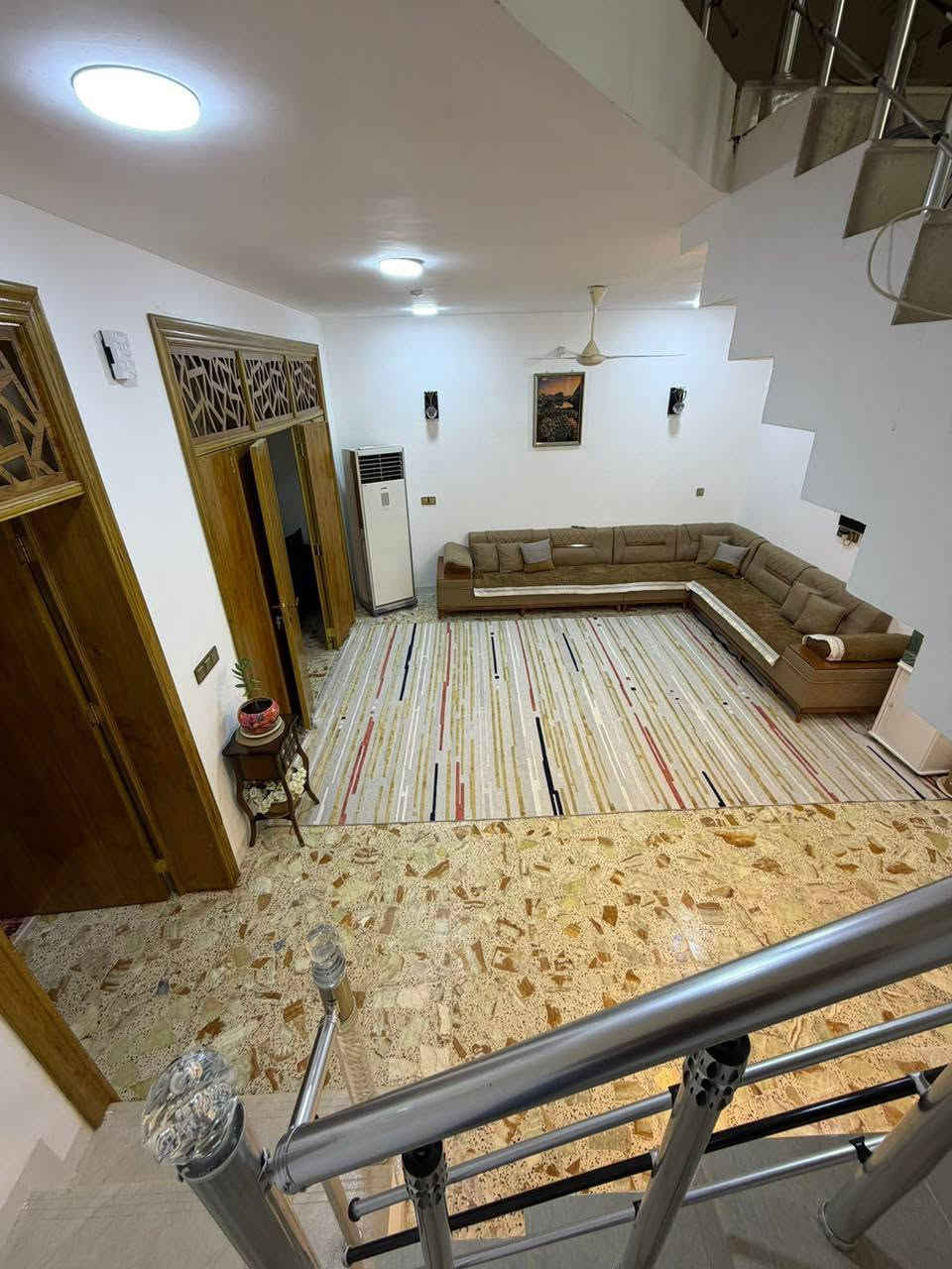 🏡/ دار للبيع المساحة ١٥٠ م طابو صرف
الواجهة ٧.٥ م / النزال ٢٠ م 

🧱/ بناء حديث درجة اولى 

الطابق الاول/ مطبخ حار بارد . هول . استقبال . غرفة نوم . حديقة داخلية . كراج . مجمع صحيات داخلية وخارجية 

الطابق الثاني/ غرفتين نوم . هول . مجمع صحيات 

🌏الموقع / حي الامام مقابل كرار ابو الكص او لحوم حجي حسين الخفاجي

            ( قريب جداً من الشارع الرئيسي )

⭕️ نستقبل جميع العروض السكنية والتجارية والزراعية في جميع مناطق الحلة 

لمعرفة السعر مراسلة الصفحة او مراجعة مكتب 

بشار للعقار والمقاولات شارع ٦٠ بداية شارع الحسينية 

***********

***********
