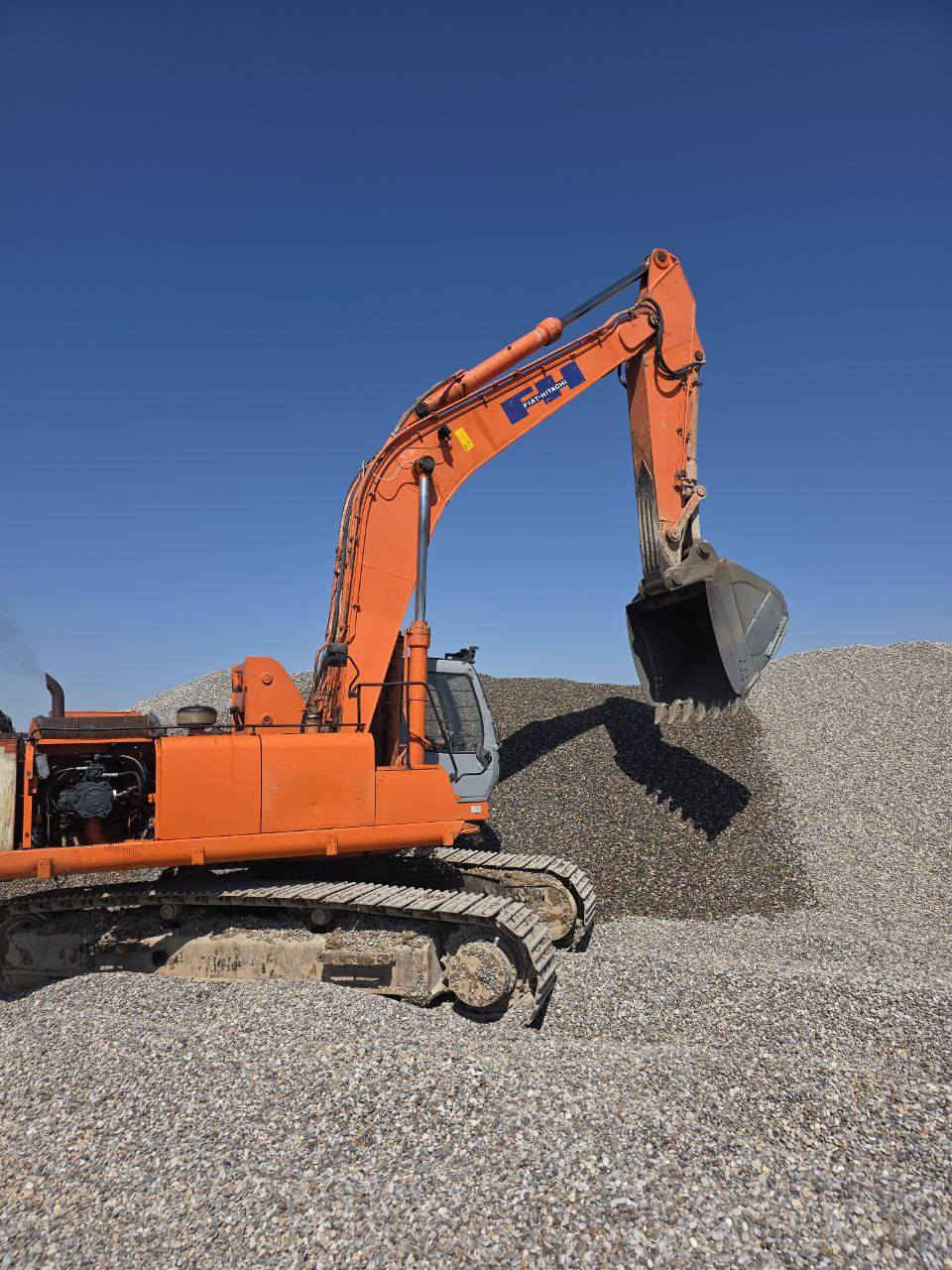 فيات هيتاشي 350 موديل 2002 رقم اربيل سنوية جديدة ***********
