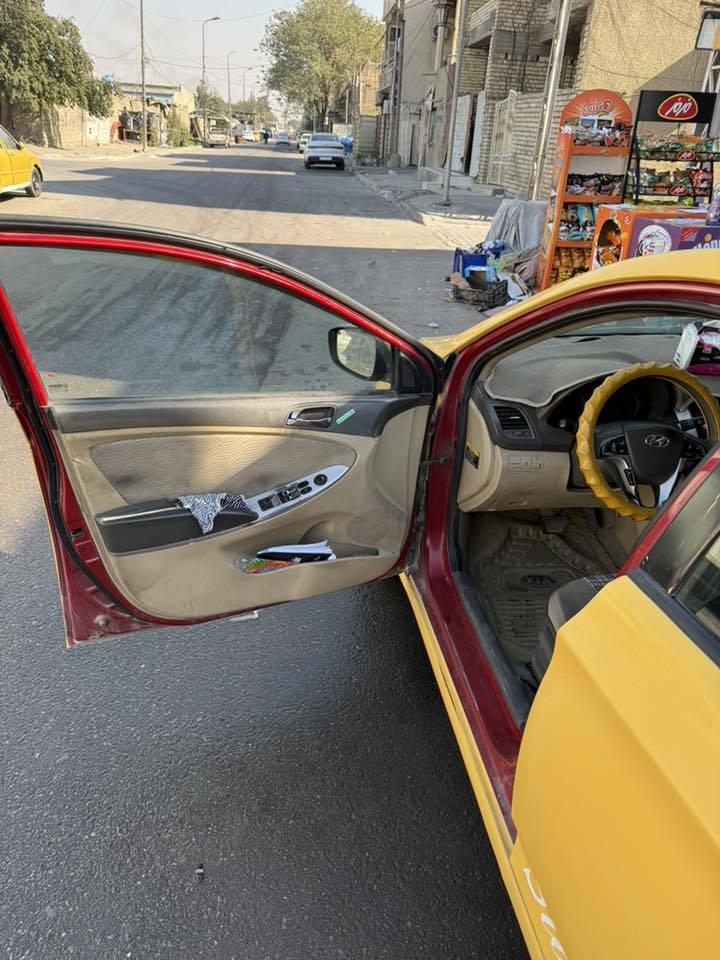 السلام عليكم
اكسنت 12 للبيع ((وارد امريكي))
محرك 1600
اربع دسك
تحكمات ستيرن
رقم بغداد
هزة جديدة
سنوية جاهزة
مصفرة هيئة وغرامات
صدر امامي وتخم تايرات جديد 
السعر 72 ورقة
العنون القاهرة
***********
