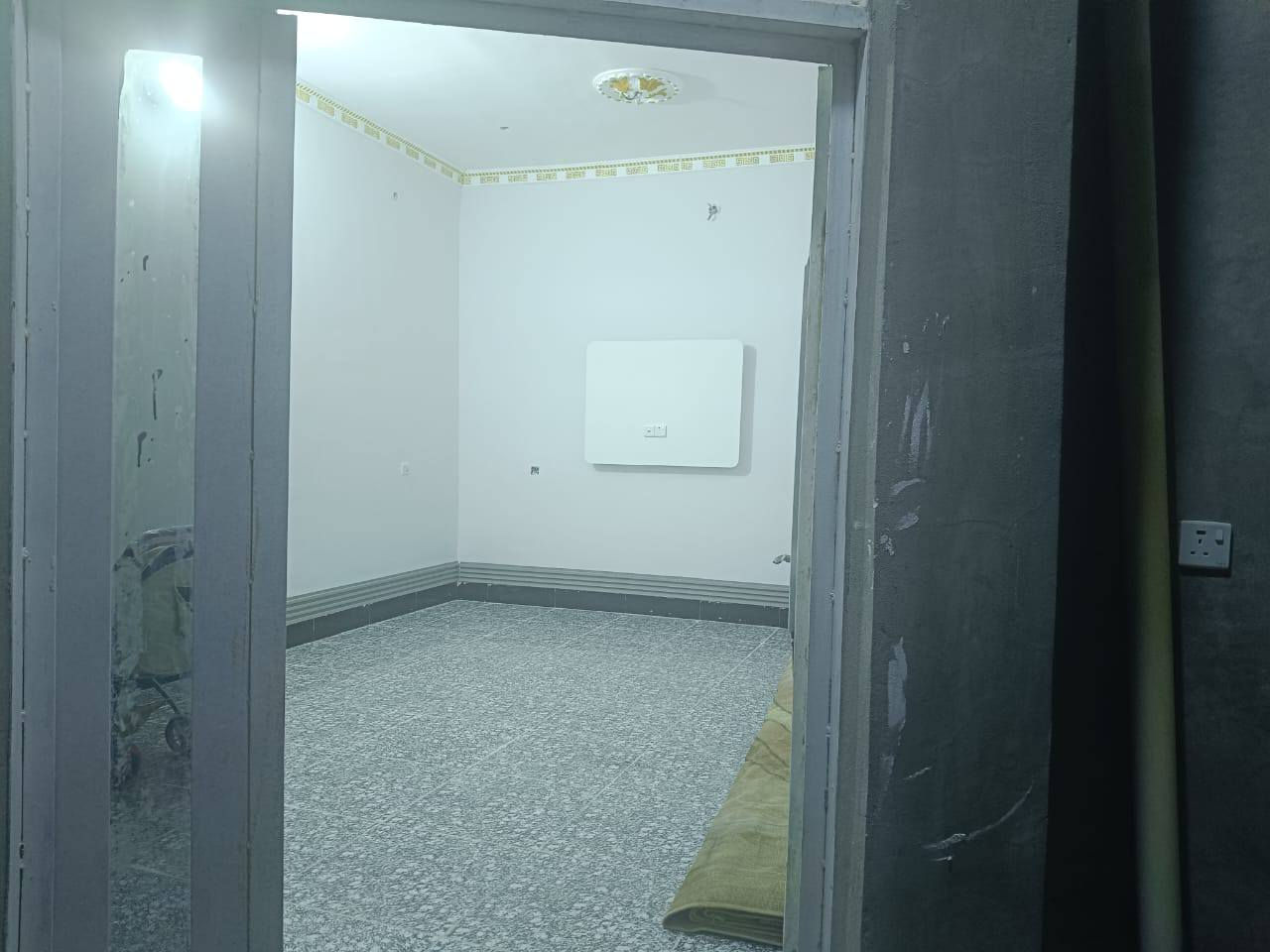 مشتمل للبيع قضاء العامريه
في منطقه 8000 خلف وقف السني

مساحه 150م بناء بلوك خدمات كامله

رقم القطعه 8818 وسعر تواصل على هاذ رقم ***********
