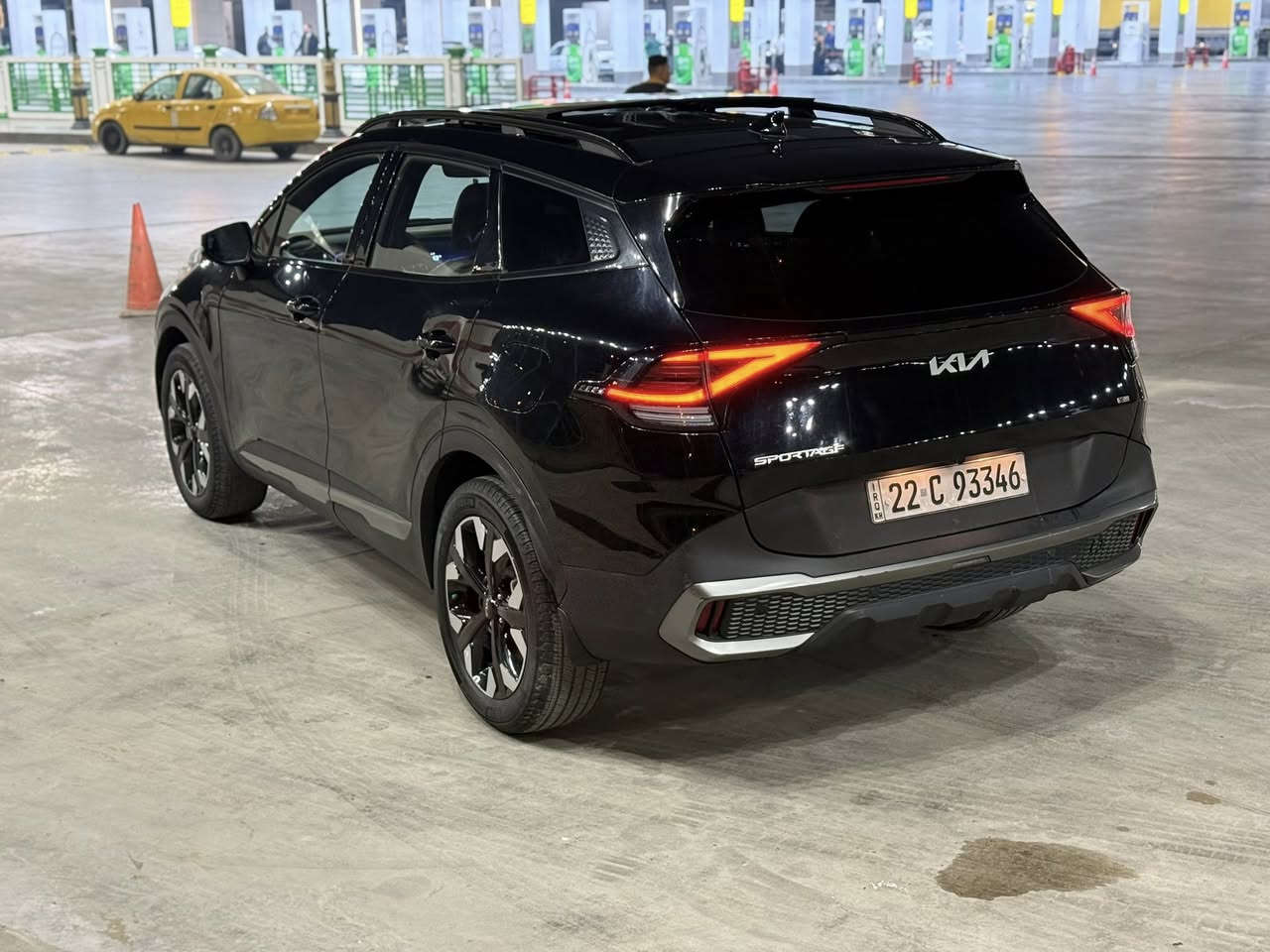 السلام عليكم سبورتج 23 XLin فول مواصفات داخل زيتوني وارد امريكي ضرره باب السكن صبغ والباب الخلفي هنا انصبغ والجاملغ الامامي جاي ويا السياره بلصندوك بدون دواخل بدون ايرباك ماشيه 23 مل سياره جاهزه اي نقص مابيه السعر 188 
صور الضرر مرفقه *********** بغداد الدوره ابو طياره
