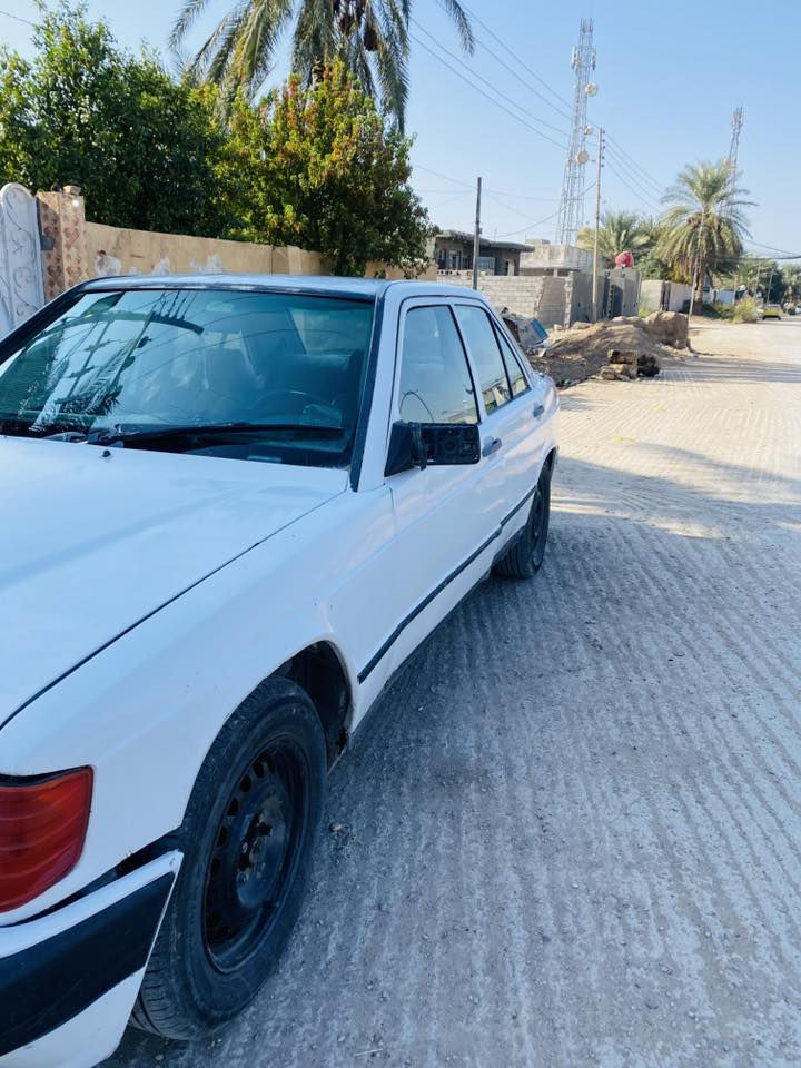 السلام عليكم
السعر ٢٧ $ ورقه وبيها مجال
مارسدس ١٩٠
 ١٩٩٠ رقم نجف باسمي 
سنوية منتهيه ب٢٠٢٤ 
مكان واسط الاحرار
***********
