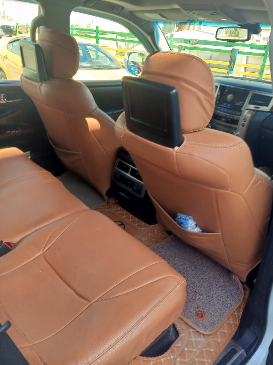 ‏سلام عليكم Lexus للبيع مودي 13 مقفولة كفالة عامة معروضة بأربع شدات وخمسة وأربعين عنوان واسط الصويرة ￼ وبيها مجال حجي جاي ￼***********￼
