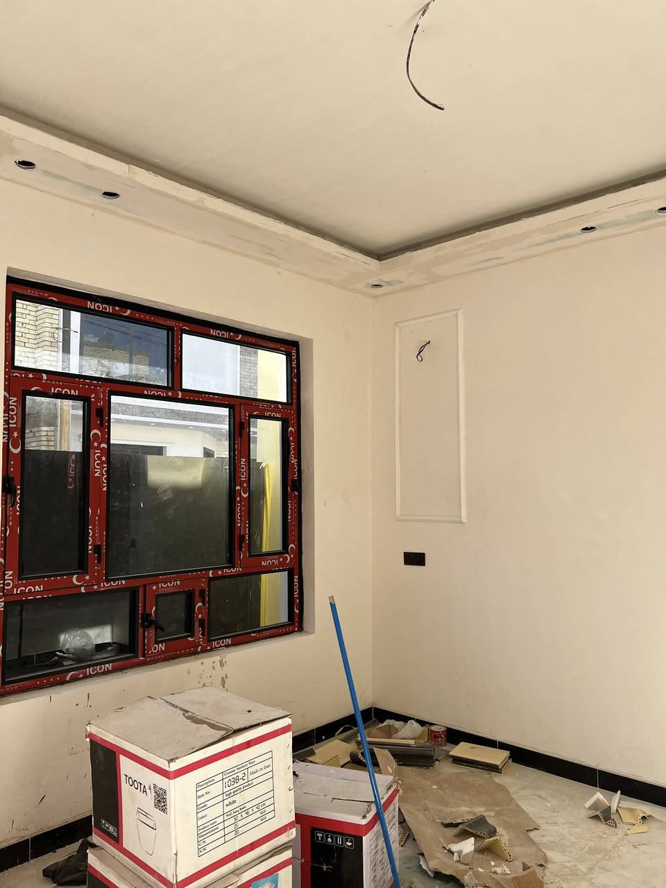 بيت للبيع 50متر طابقين 2 غرف نوم مع بيتونه كبيره تصلح غرفه ثالثه.  حمامات2. بناء درجه اول ايام وتستلمه مفتاح جاهز شغل درجه اولى البوعيثه مجمع السلطان فرع 11.  السعر 85 مليون 
***********
