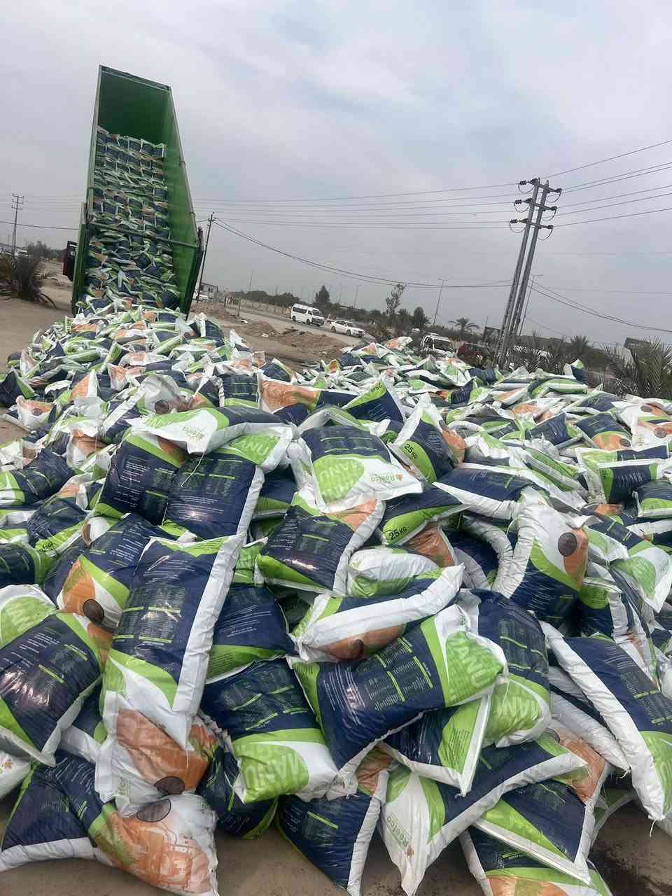 وصول سماد ريفكو المخصب
معالج بأحدث التقنيات والتكنلوجيا اليابانية من شركة سما كربلاء خالي من البذور والحشائش 
والمسببات المرضيه عمود 550 الحيدريه خان 
خان النص رقم الهاتف ***********
