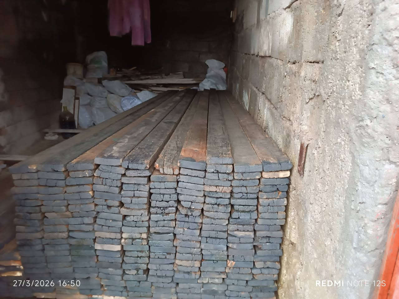 مكعبين ونص ابو 4متر .مدهن ..
خانقين***********
