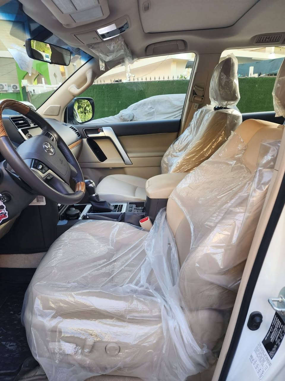 السلام عليكم  برادو موديل 23  vx وكالة sas
السيارة فول كامرات 360 درجة كشنات جلد تدفئه وتبريد ثنينهم تحكم كهرباء تذكرة مقاعد ستيرن تحكم كهرباء ثلاجه ويل كب مال المرغوب السياره تشغيل عن بعد ترحيب وعلامة برادو ليزيريه الأبواب المقاعد الثالثه للركاب كهرباء كل أنظمة السياقه 4x4 نظام زحف سبورت ايكو مثبت سرعه شفتات بالستيرن السيارة فول وبيهه مواصفات كلشش هواي بعد السيارة نظيفه بمعنى الكلمه ماشية 25 الف كيلو فقط زيرو زيييرو
السعر 5دفاتر وستين ورقه
المكان بغداد 
 الرقم 
***********
