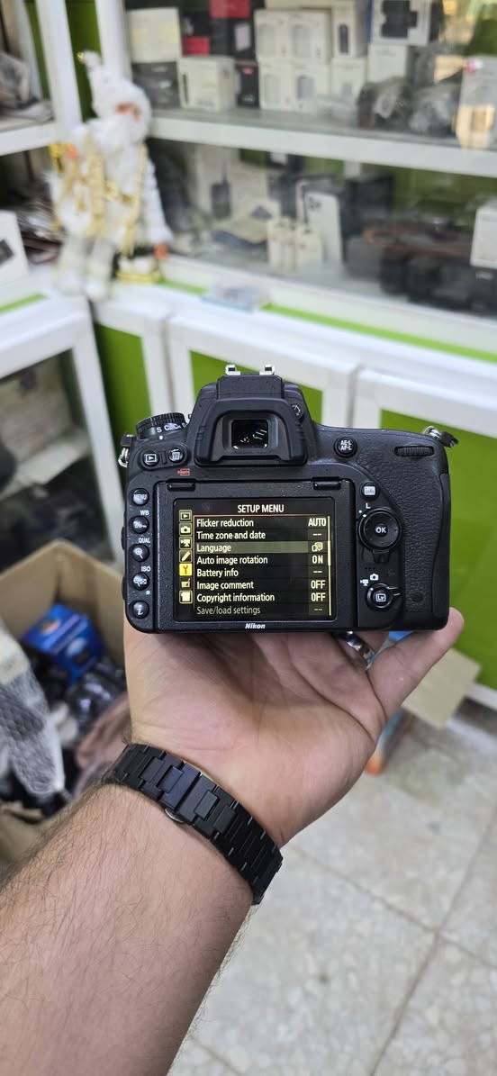 نيكون D750مع 24.120 
سعره كامله مليون و250الف نضافه100%
-----------------------------------
عدسه 70.200 نانون كرستال ثالث 
سعره مليون و 750الف فقط عدسه 
مكاني بابل ***********
***********
