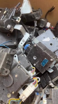 ماطور بوابات جملة فقط هذني بيع كل الكمية القطعة ب٣ الاف متوفر توصيل ٠٧...