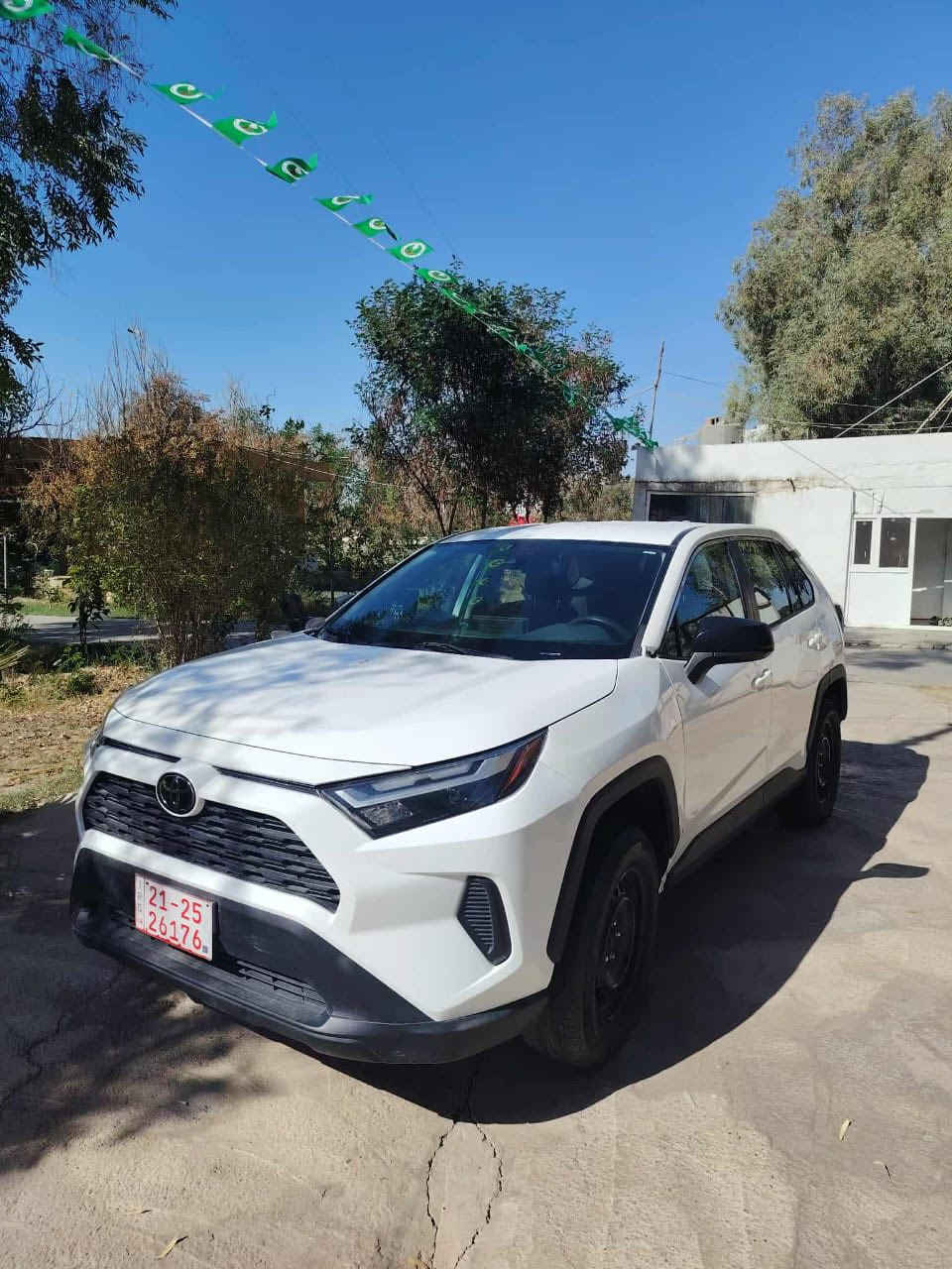 السلام عليكم
راف فور ابيض مواصفات LE. موديل 2023 ضررها جانبي بابين وجاملغ  بجم كبس رقم سليمانية 
***********
