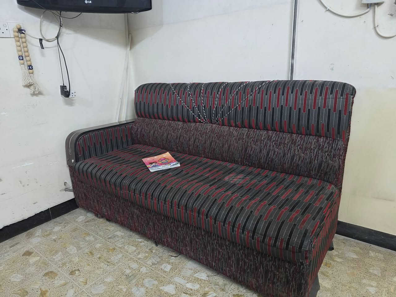 السلام عليكم ديوان ٦ م  ونص للبيع نص عمر سعره ١٠٠ الف وبيه مجل مكانه كوفه حي المعلمين خلف مول كنوز الشرق ***********
