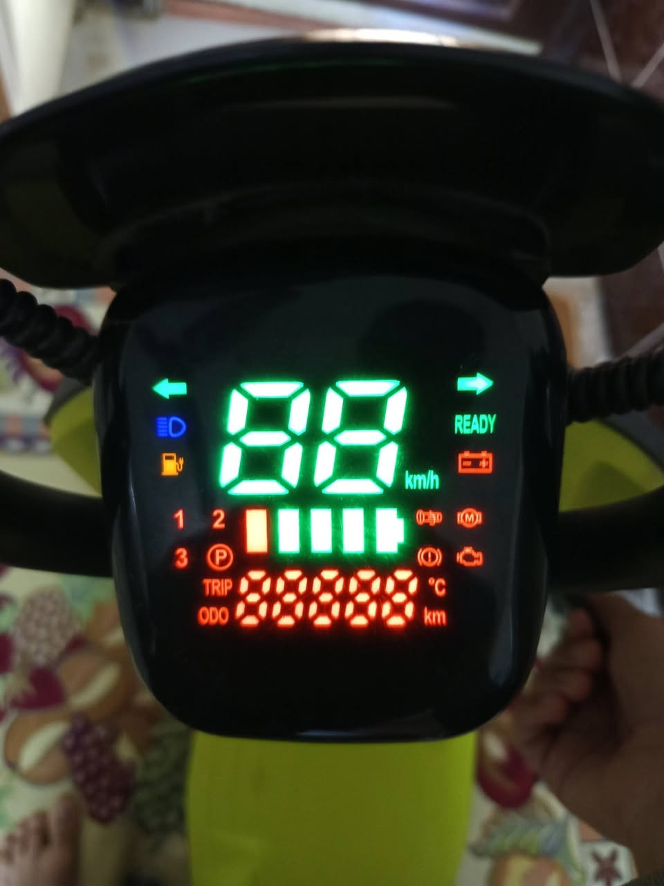 متوفر دراجه شحن صغيره
المواصفات:
حجم:14
عدد البطاريات:4(جديد)
تايرات اثنين مبدلات اصلي
ماشي ب386كم
ما مستعمل اهواي ونضيف وما بيه اي عيب 
فقط(ما موجود كنترول عن بعد ، وبريك كدام يحتاجله عيار ) وهذوله نقصنه من سعره ويجي ويا كيبل شحن خاص اله جديد 
للحجر او الاستفسار:***********الواتساب
