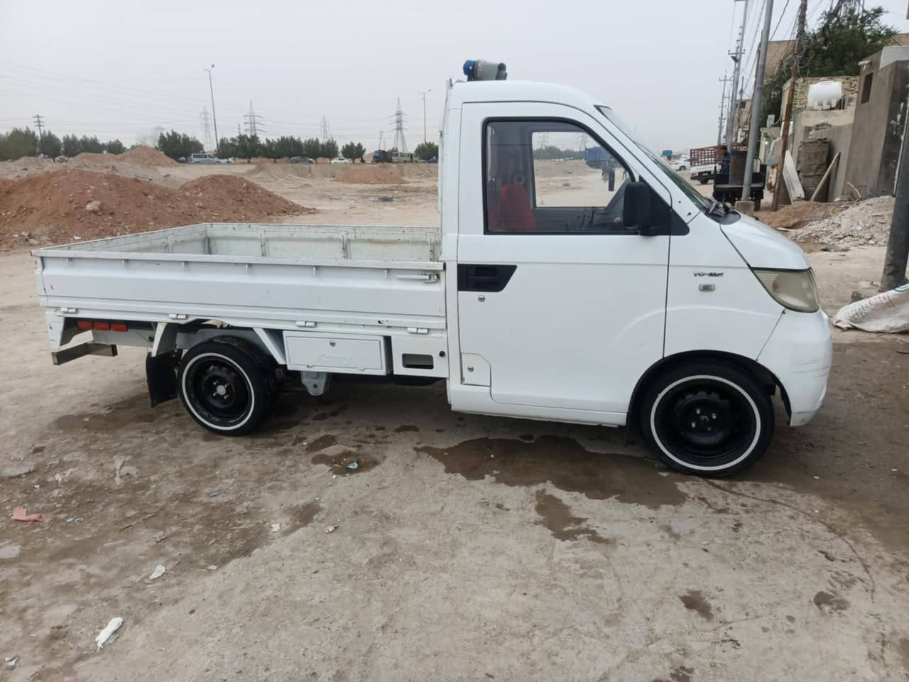 سلام عليكم 
كيه شيري واحد طن سياره جديده مكينه كير حداديه تبريد ثلج  شوفت عينك راعيه يريد مداور مكاني نجف السعر ٤٠ اني مكلف بل نشر خابر عل رقم ***********
